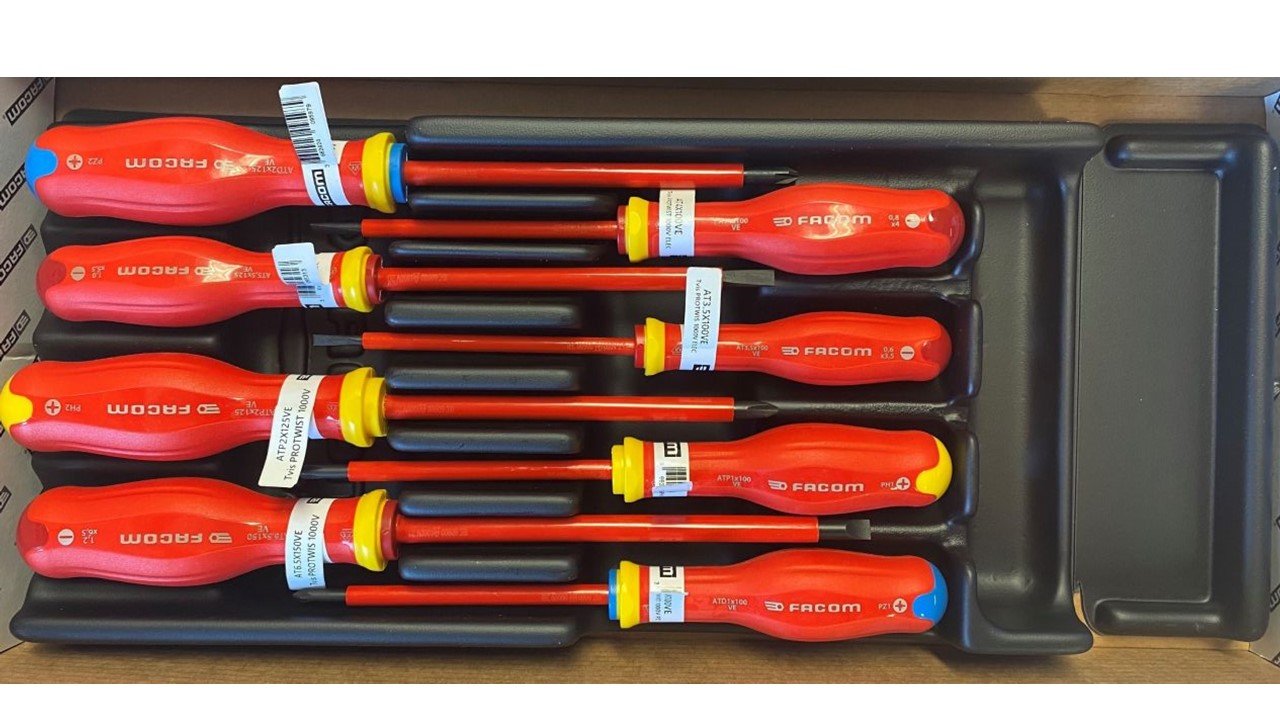 Facom A8X150VE Protwist 1000v Insulated Screwdriver Slotted 8x150mm 