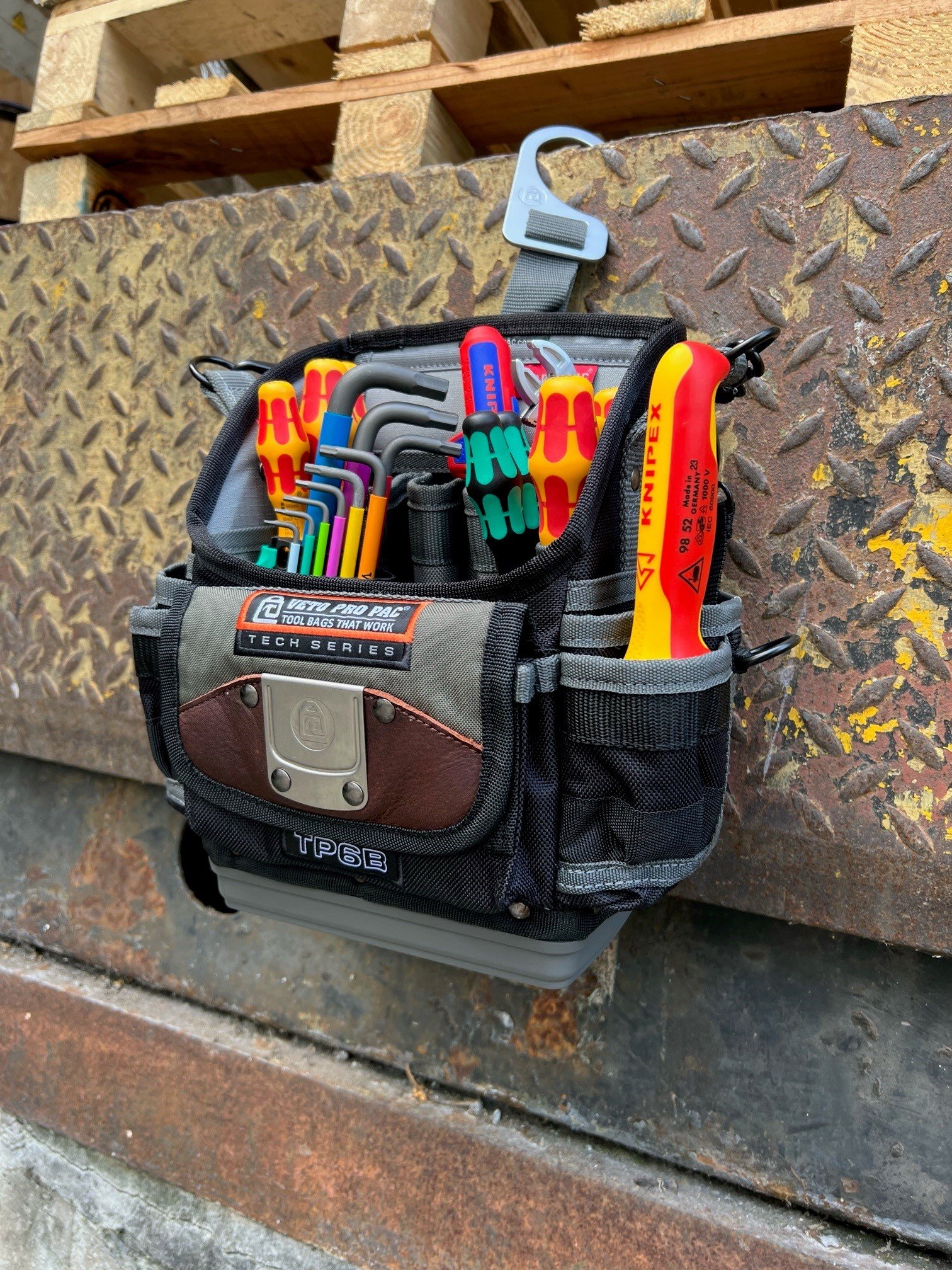 Veto Pro Pac 48 Zipper 8 in Wheeler backpack tool bag